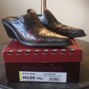 Donald Pliner Juta Mules